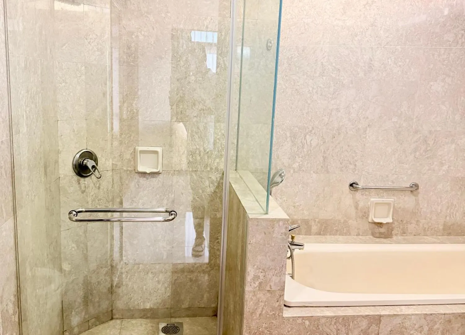 Go Daily Service Suites Time Square Kl 쿠알라룸푸르 아파트